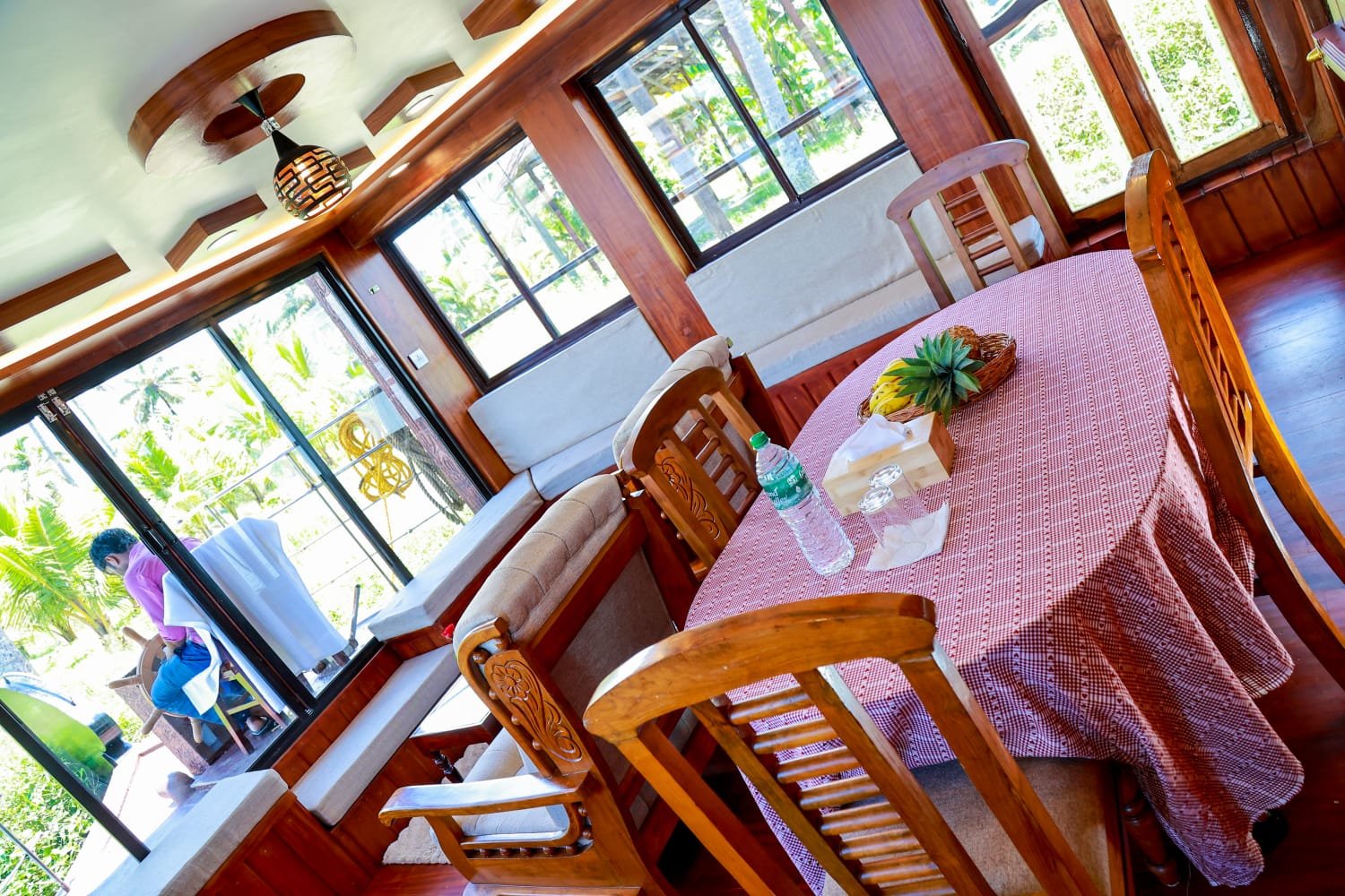 Houseboat Image